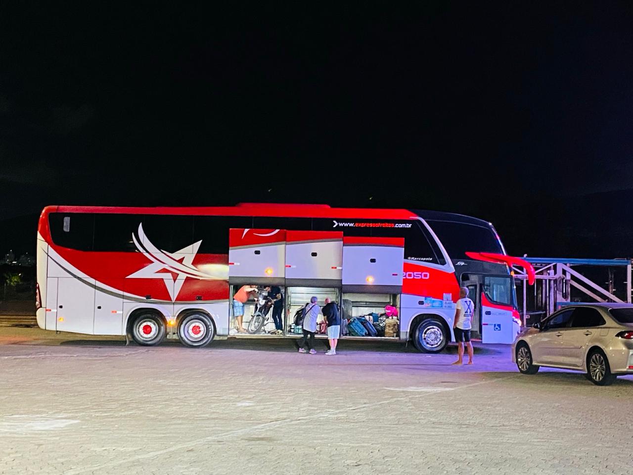Expresso Freitas — Carro 2050 noite